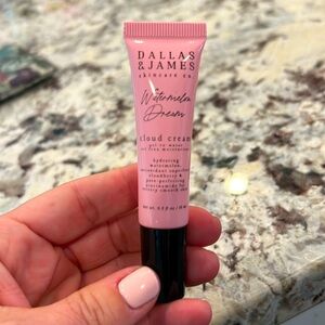 DALLAS & JAMES SKINCARE CO.
Watermelon Dream Cloud Cream
Deluxe mini